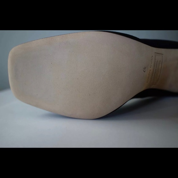 BRAND NEW DSQAURED2 black pumps with gold heels - Picture 4 of 7